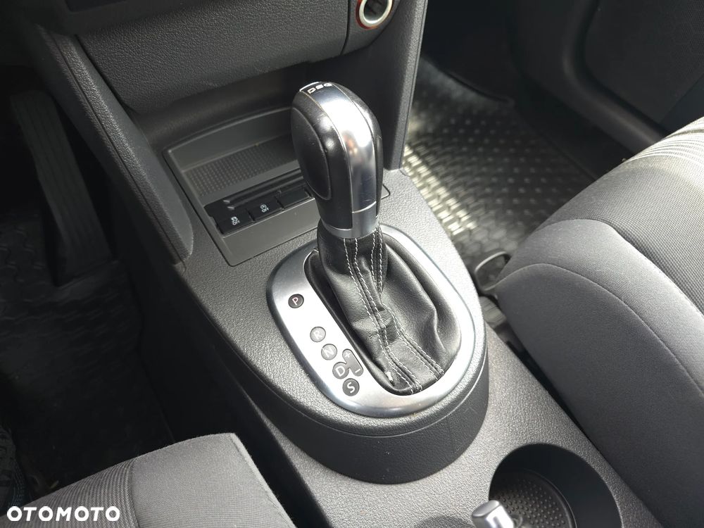 Volkswagen Touran 1.6 TDI DPF BlueMotion Technology DSG MATCH - 28