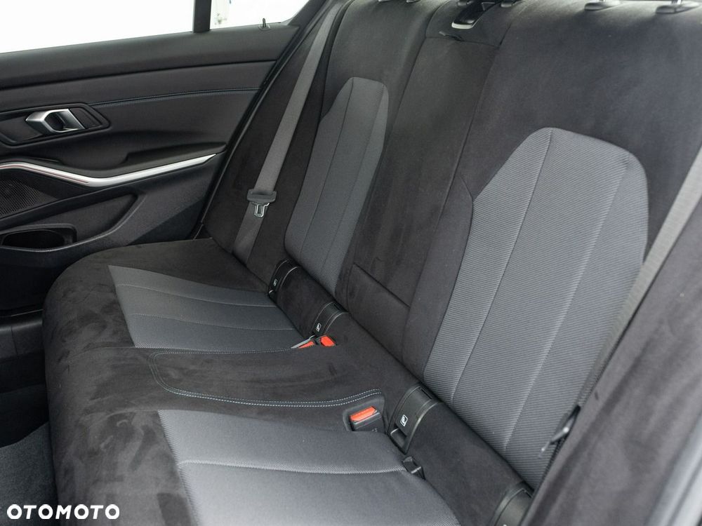 BMW Seria 3 320d mHEV M Sport - 27
