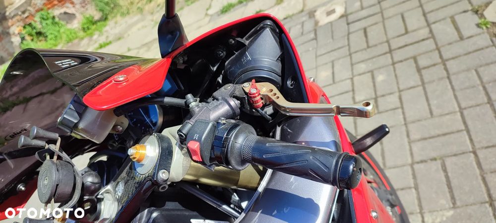 Yamaha R1 - 11