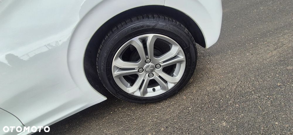 Peugeot 208 - 10