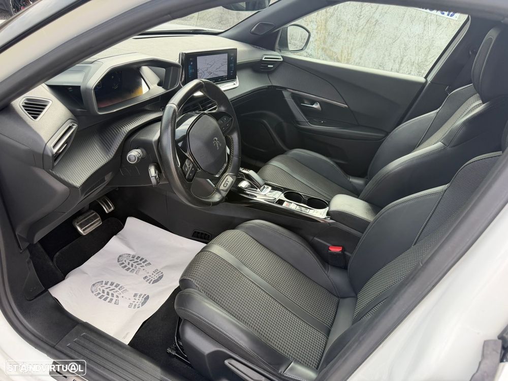 Peugeot e-2008 50 kWh GT Line - 8