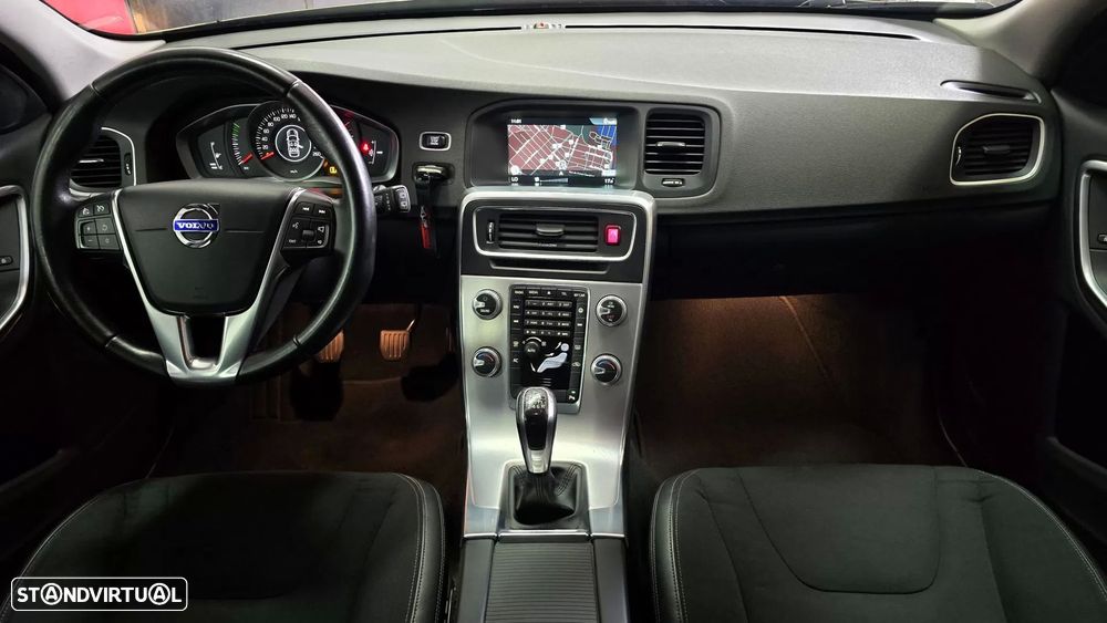 Volvo V60 Cross Country 2.0 D3 Momentum - 17