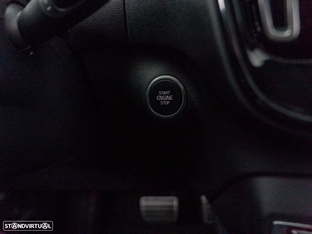 Volvo XC 40 1.5 T5 PHEV R-Design - 24