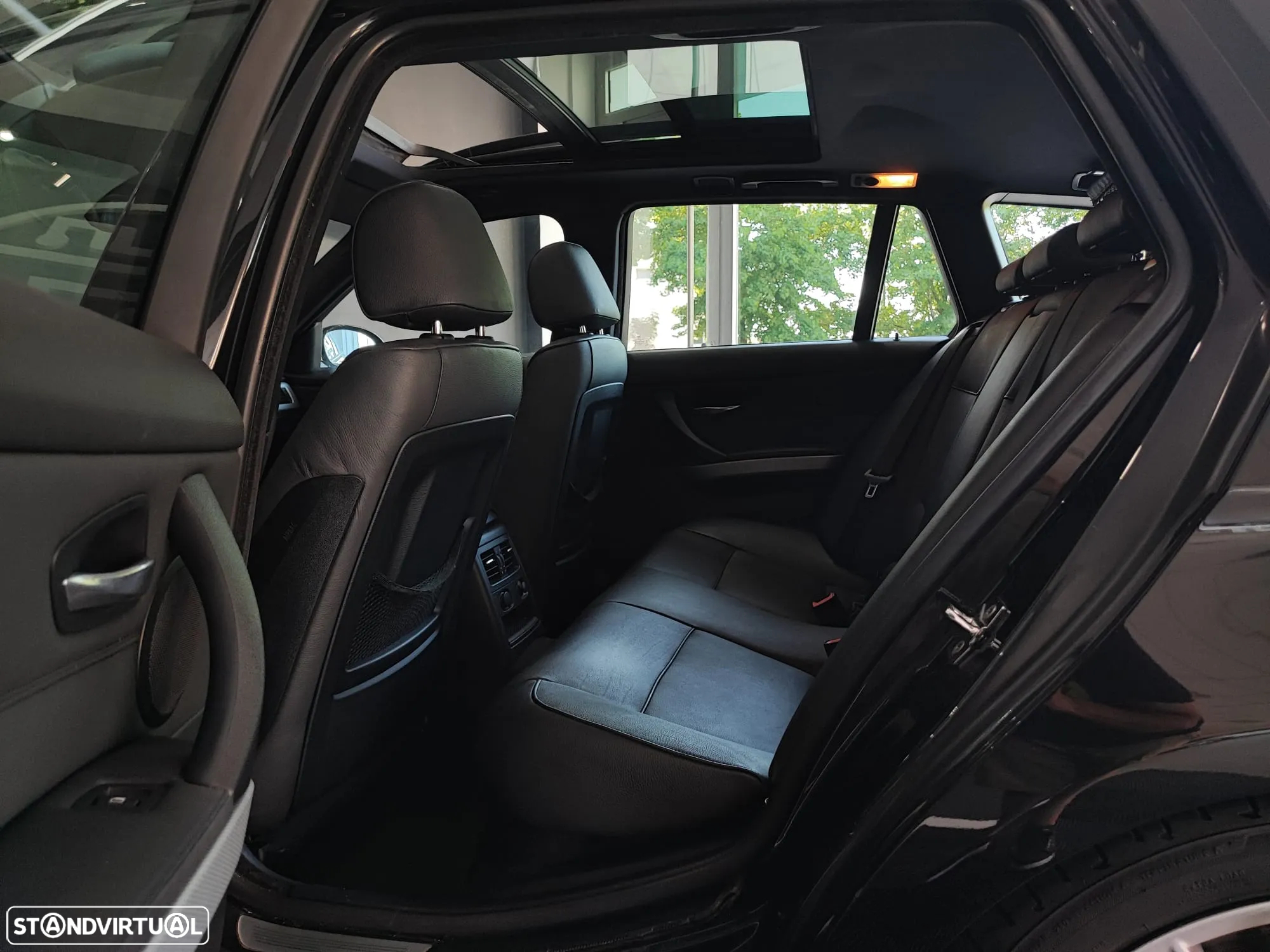 BMW 320 d Touring Navigation Sport - 30