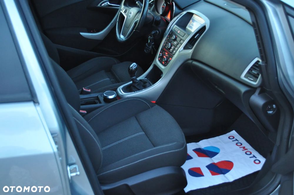 Opel Astra 1.4 Turbo Design Edition - 26