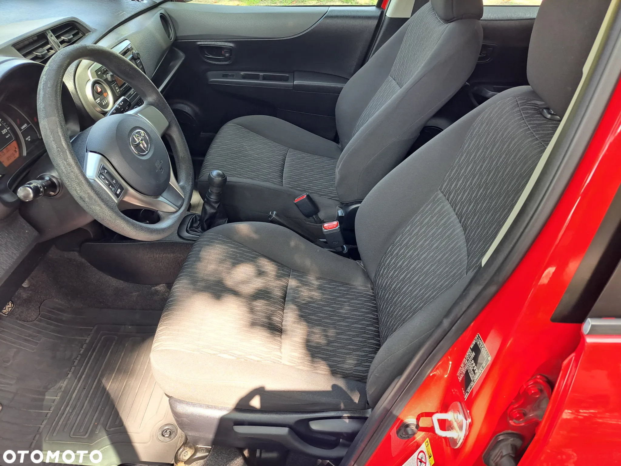 Toyota Yaris 1.0 Premium - 12