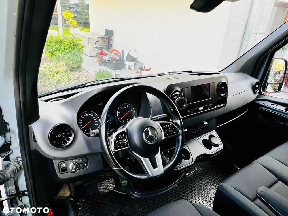 Mercedes-Benz Sprinter - 12