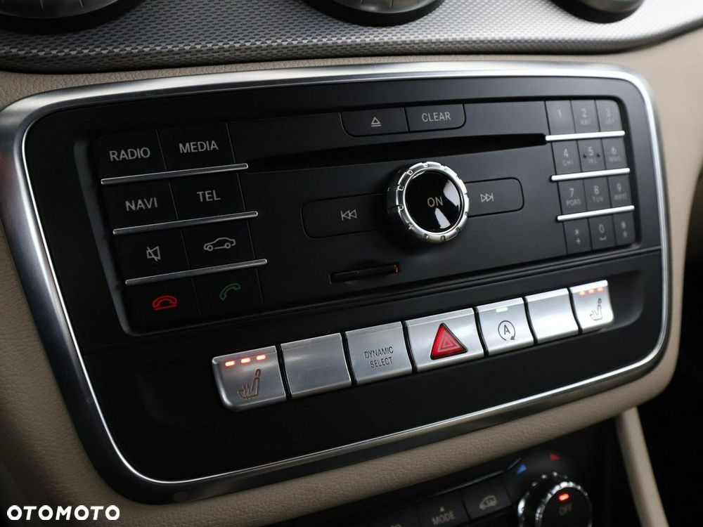 Mercedes-Benz CLA 180 7G-DCT - 27