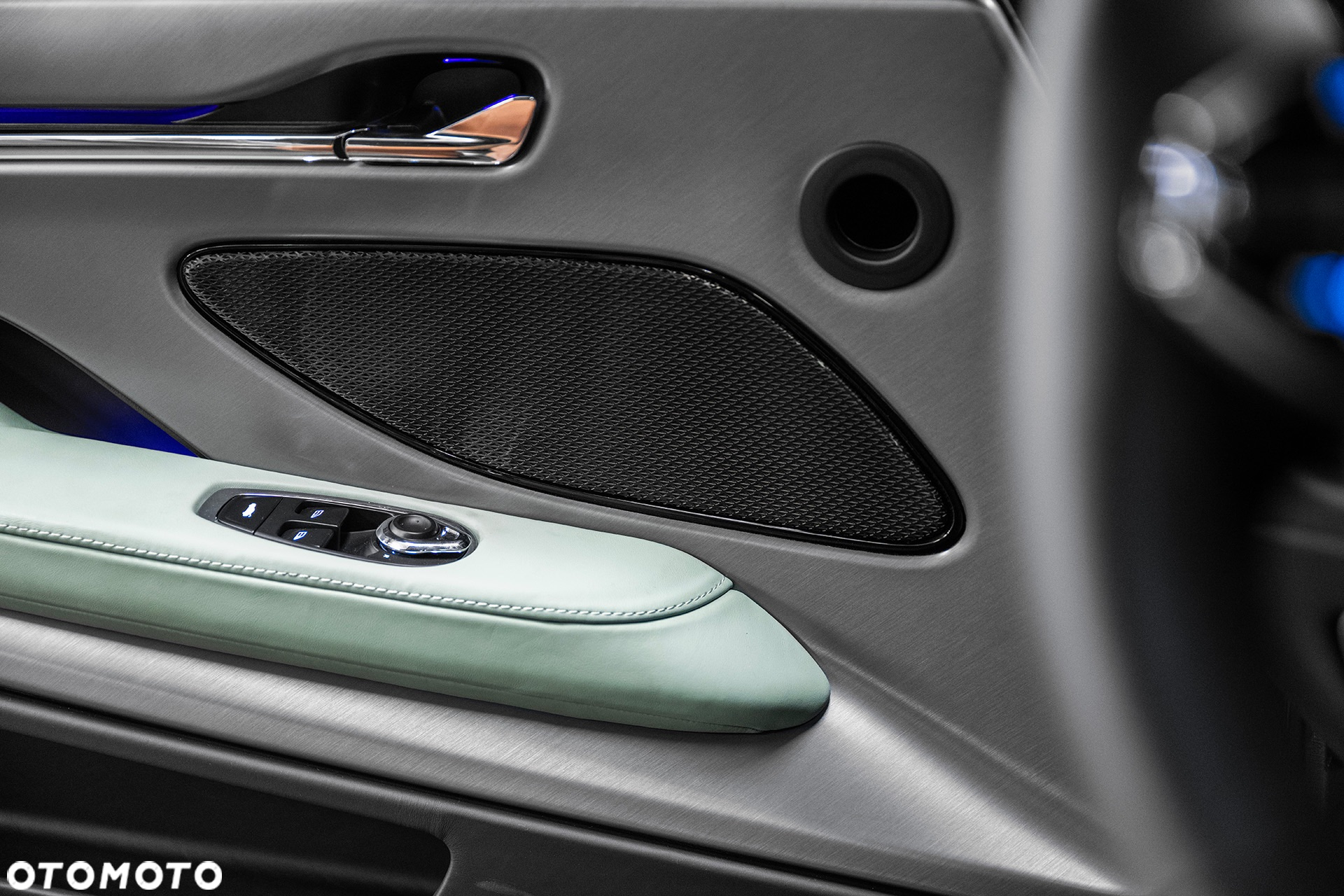 Aston Martin Inny - 16