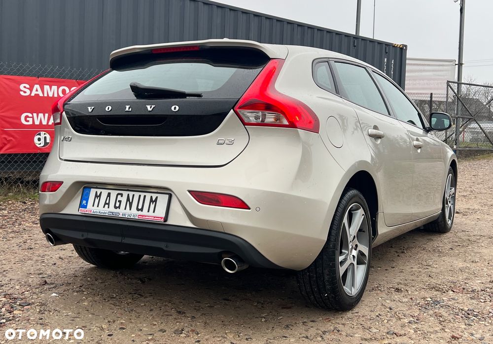 Volvo V40 D3 Momentum - 36