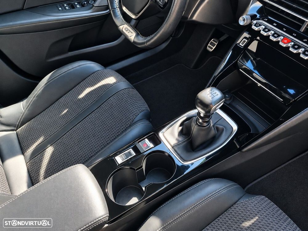 Peugeot 2008 1.2 PureTech GT - 22