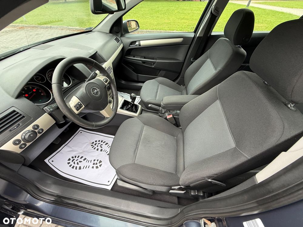 Opel Astra 1.6 Essentia - 9