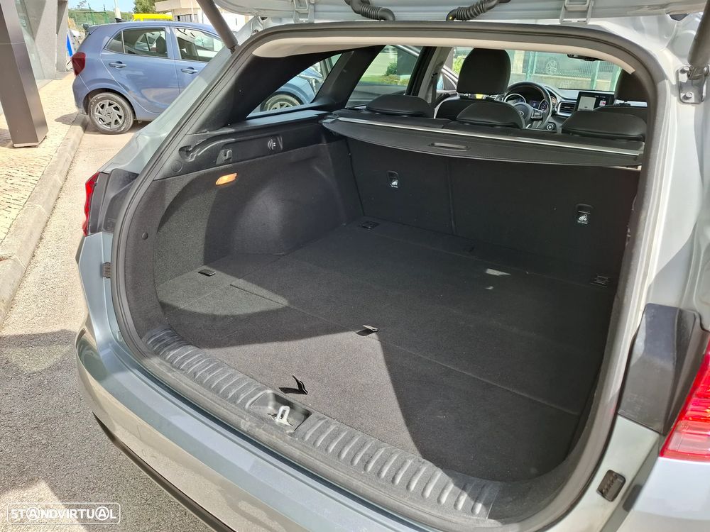 Kia Ceed SW 1.6 CRDi TX+SRF - 41