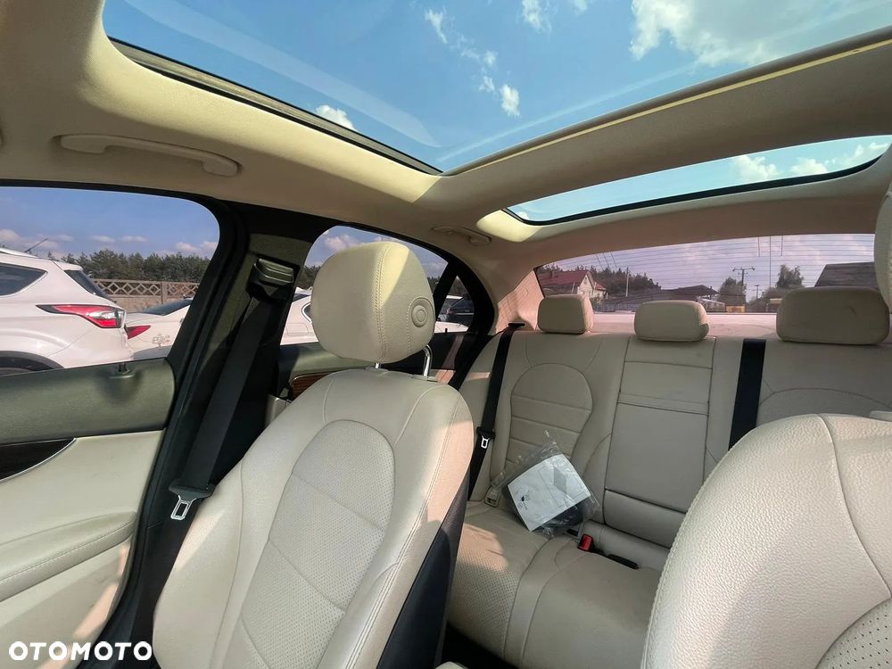 Mercedes-Benz Klasa C 300 4Matic 9G-TRONIC - 23