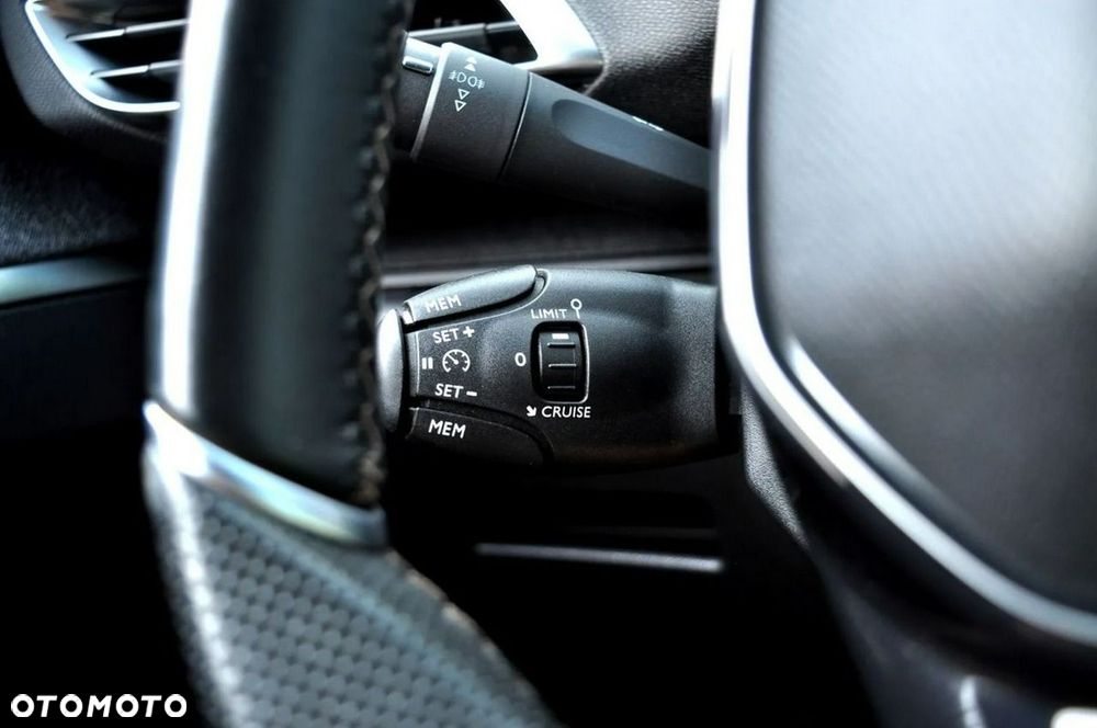 Peugeot 3008 1.2 PureTech Allure S&S - 37