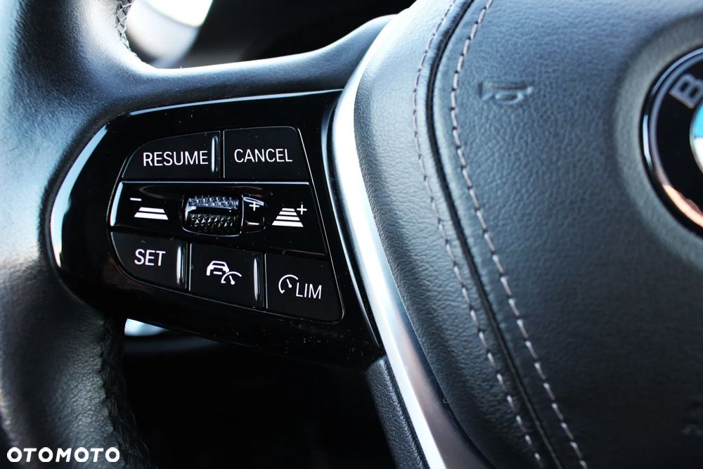 BMW Seria 5 520i Luxury Line sport - 30