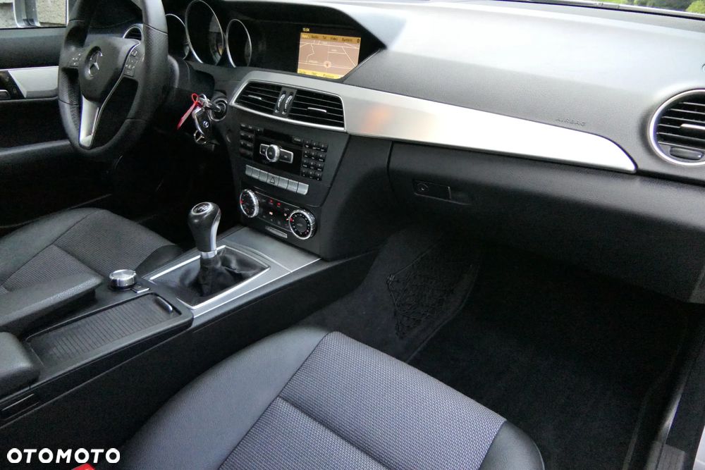 Mercedes-Benz Klasa C 180 CGI BlueEff Avantgarde - 20