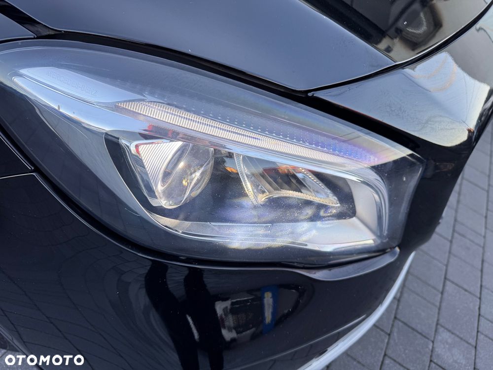 Mercedes-Benz GLA 200 7G-DCT UrbanStyle Edition - 15