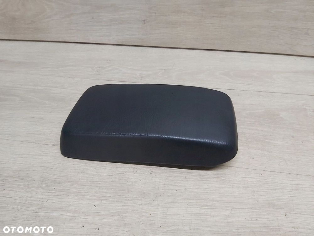 Toyota Corolla E12 podłokietnik zaczep - 2