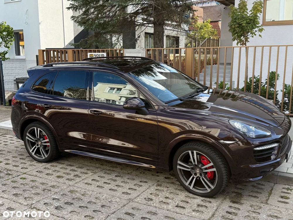 Porsche Cayenne - 1