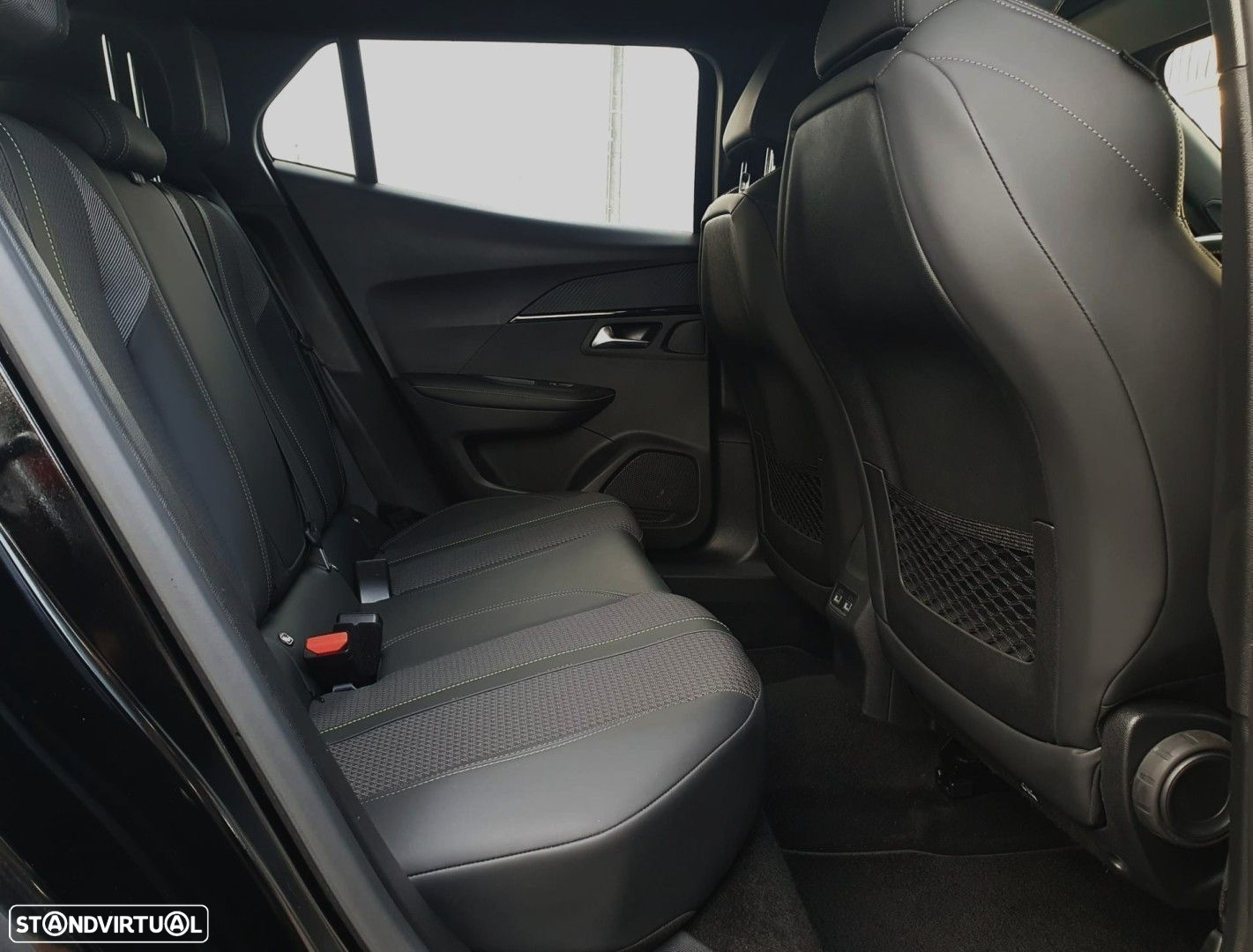 Peugeot 2008 1.2 PureTech GT - 16