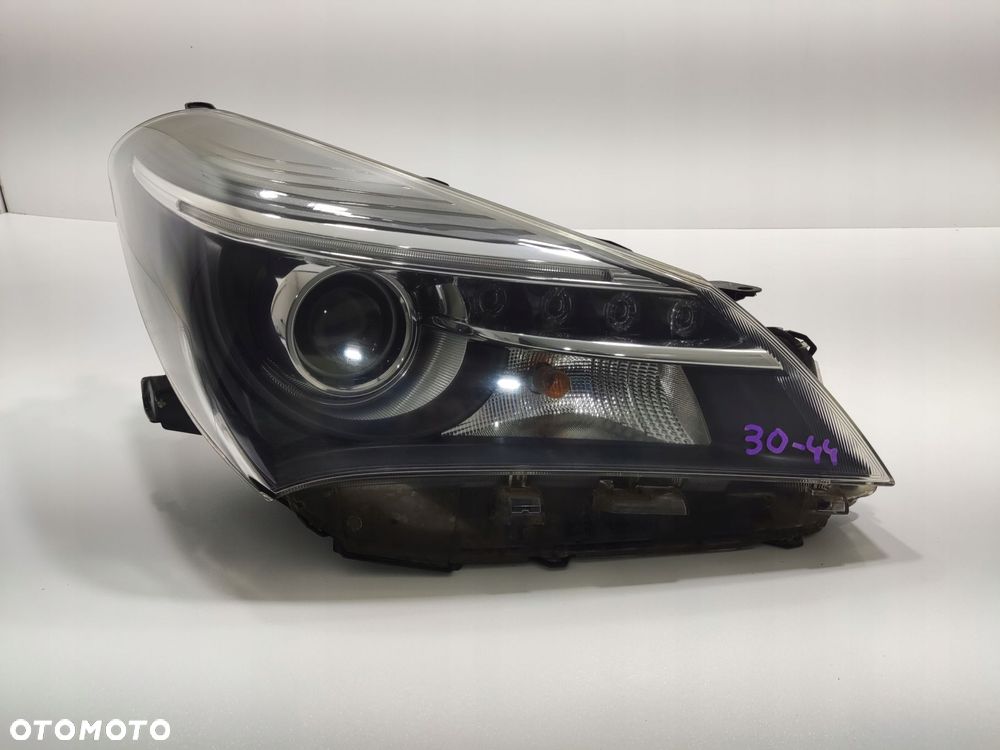 lampa prawa prawy przód przednia toyota yaris iii 2014-2017 lift hybryda - 3