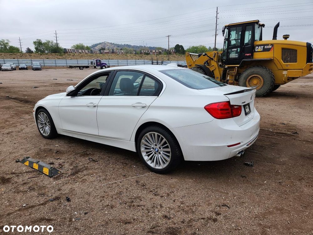 BMW Seria 3 328i xDrive Sport Line - 3