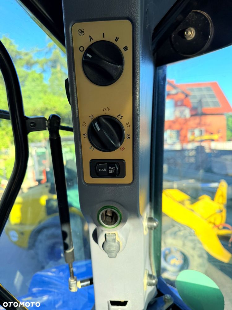 New Holland T7060 - 16