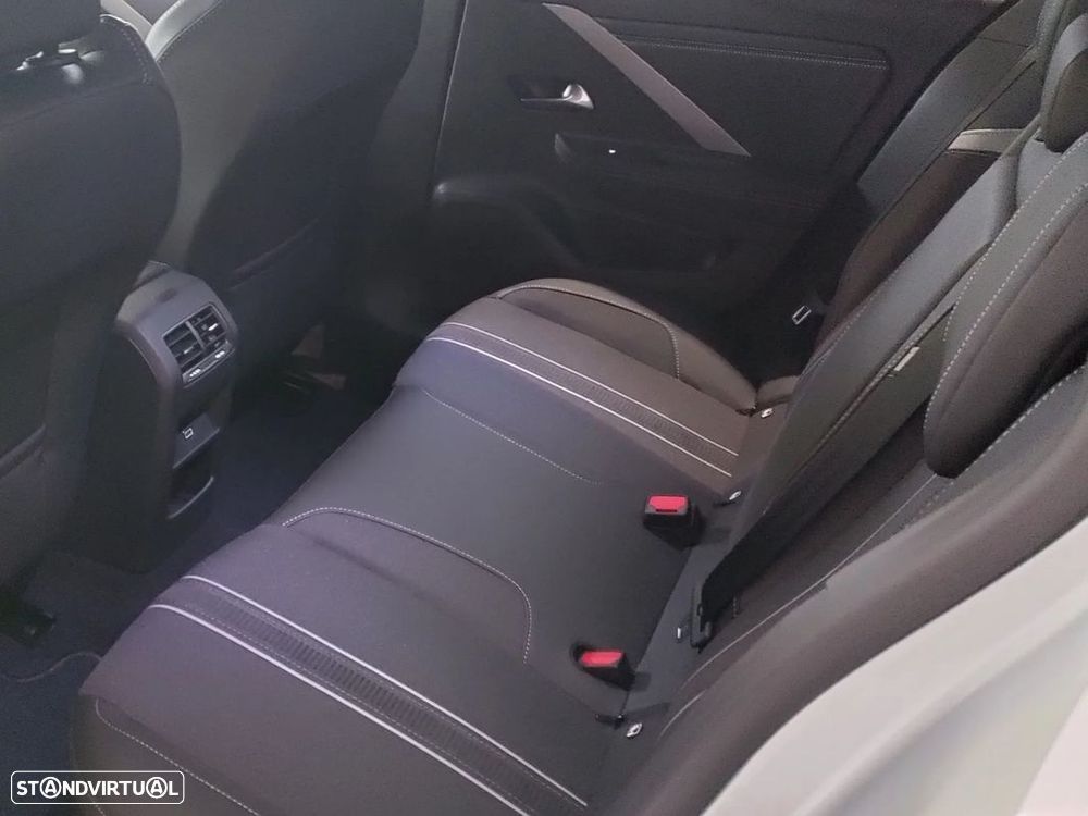 Opel Astra Sports Tourer 1.2 T GS - 11