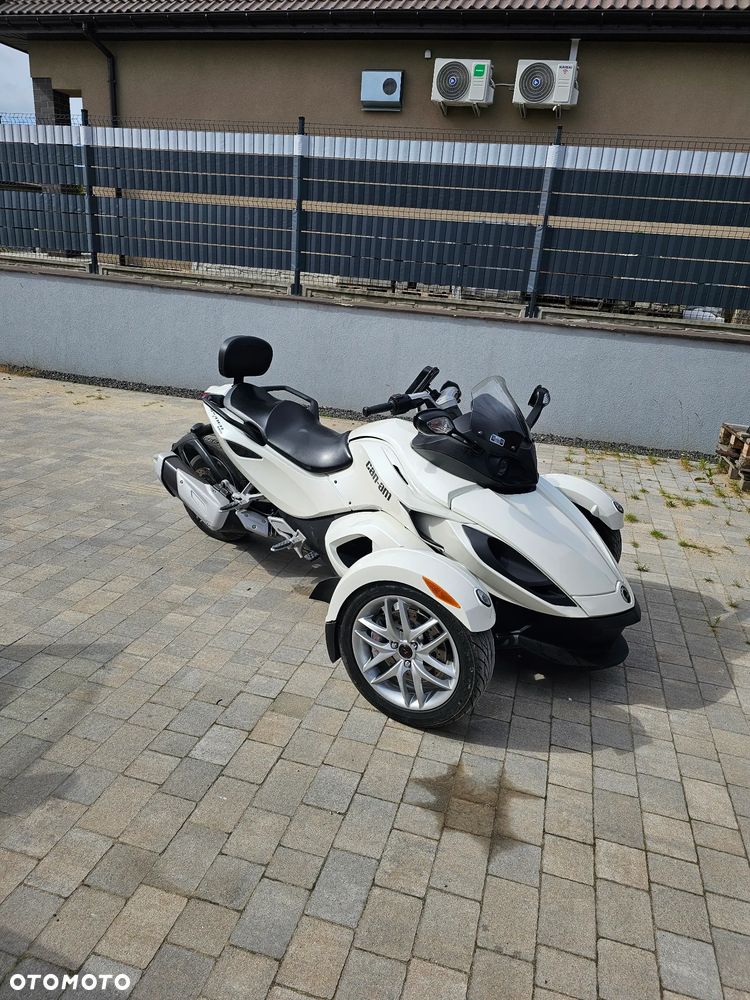 Can-Am Spyder - 2