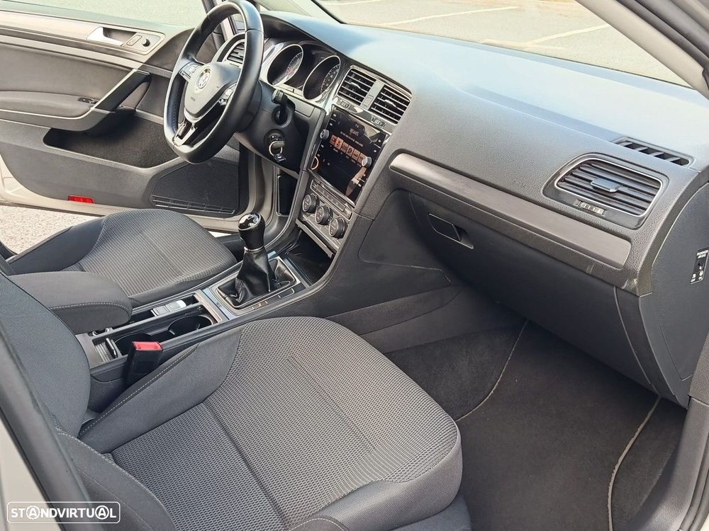 VW Golf 1.6 TDI Confortline - 22
