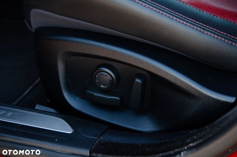Jaguar XE - 22