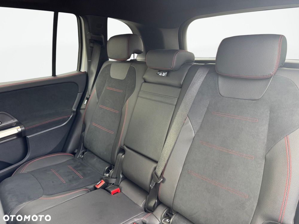 Mercedes-Benz GLB - 12