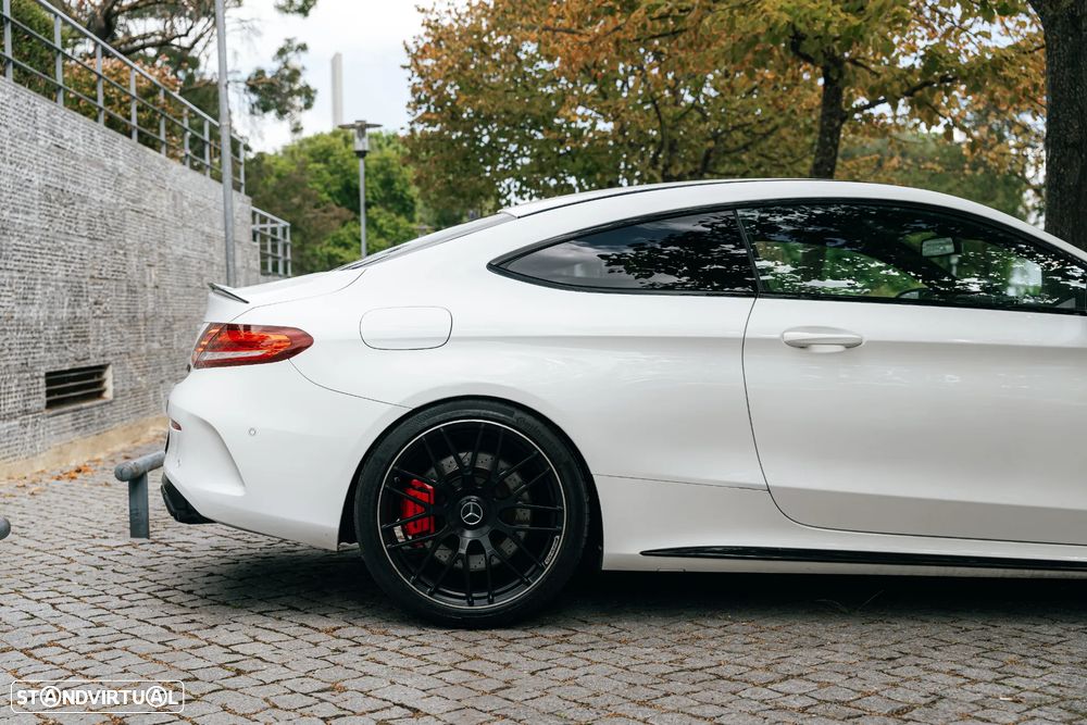 Mercedes-Benz C 63 AMG Standard - 12