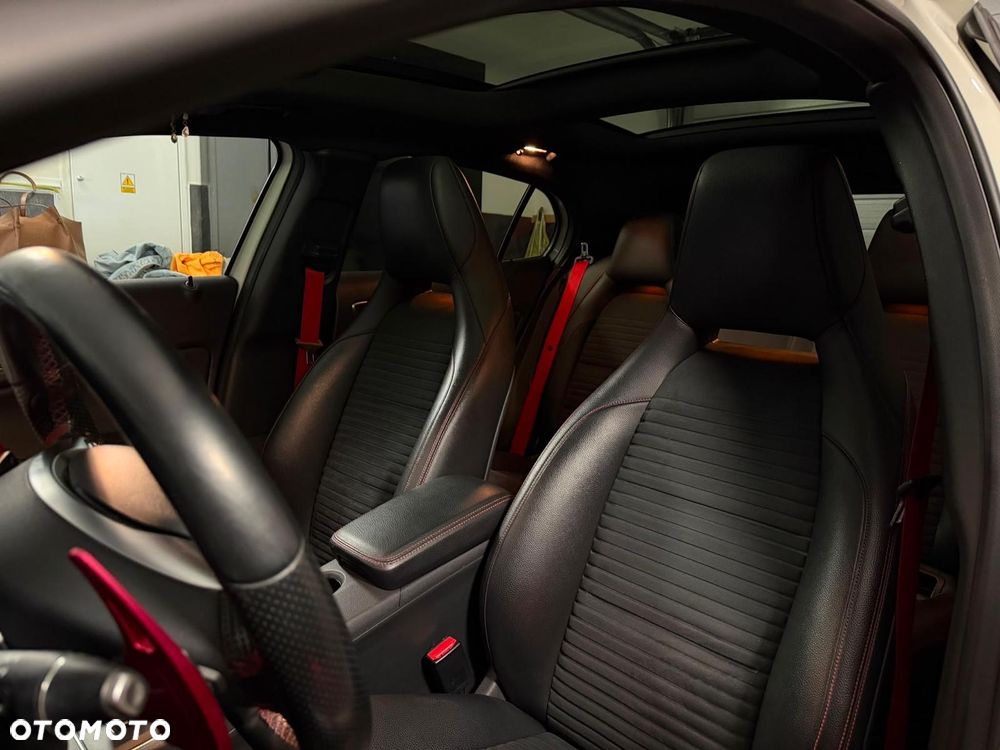 Mercedes-Benz GLA 45 AMG 4-Matic - 8