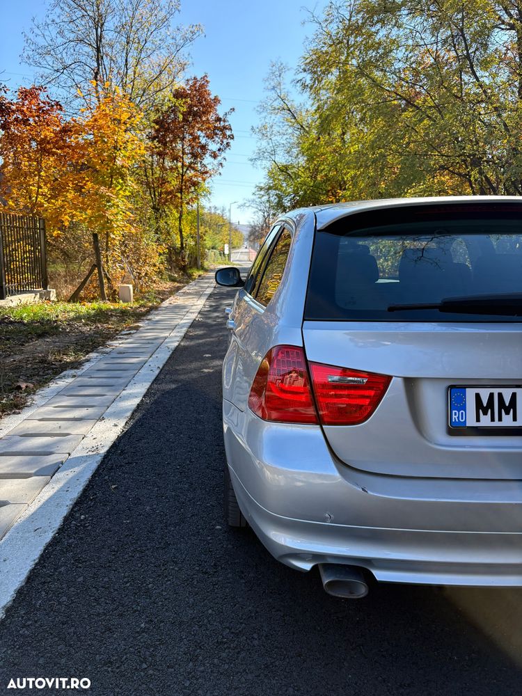 BMW 3 Series 2011 photo 4