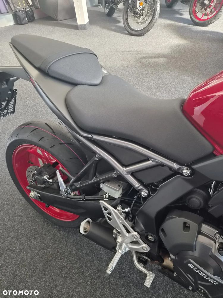 Suzuki GSX - 8
