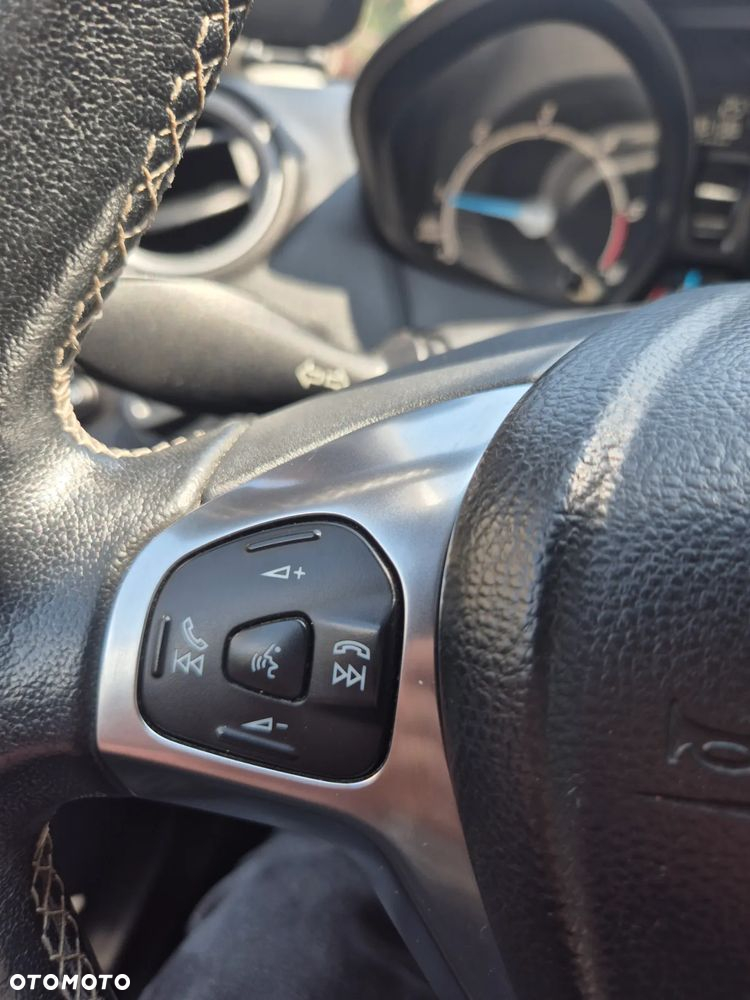 Ford Fiesta 1.5 TDCi SYNC Edition - 19