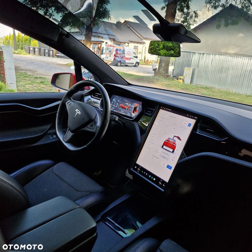 Tesla Model X 75 D - 17