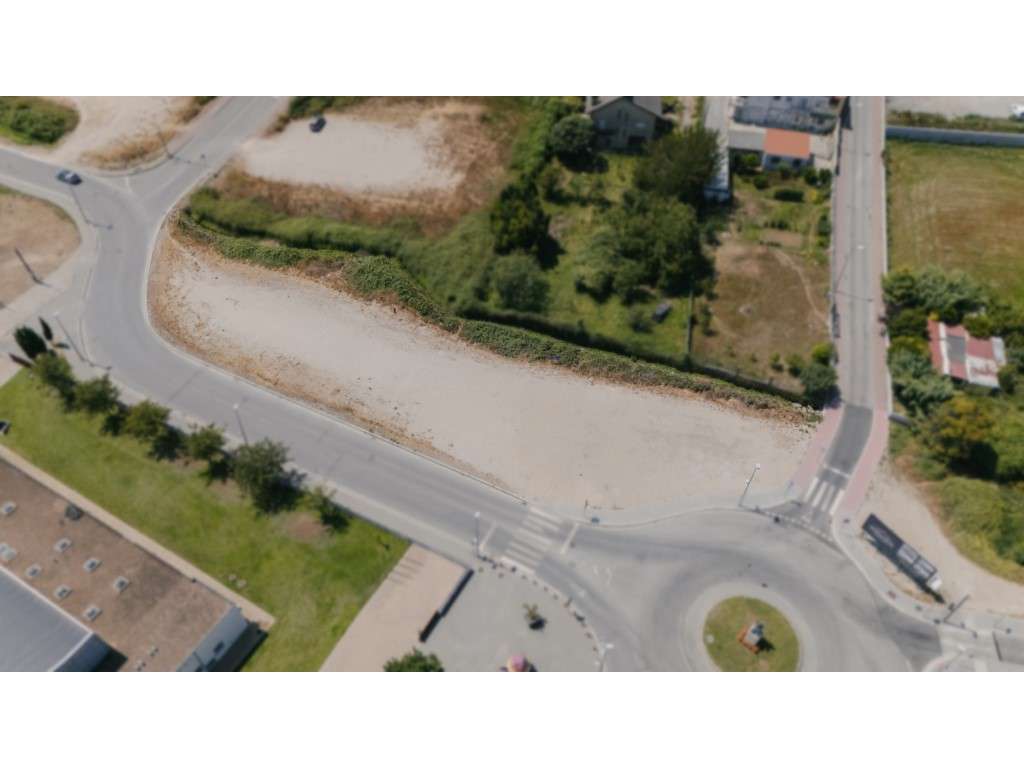 Terreno junto às Piscinas e Parque de Freamunde - Grande imagem: 3/9