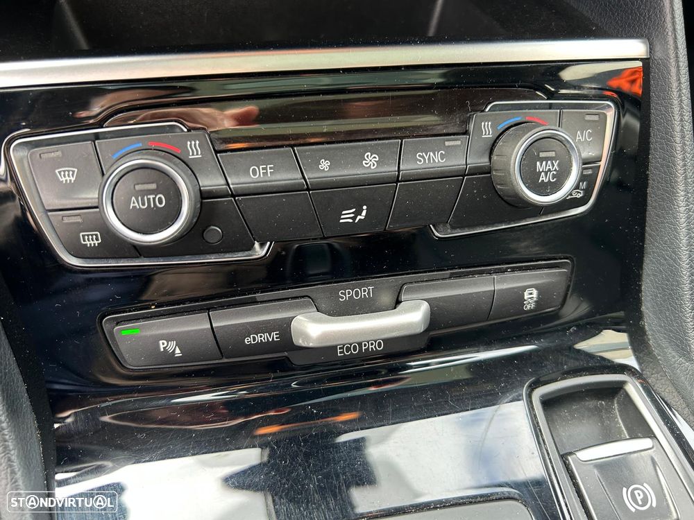 BMW 230xe Active Tourer - 22