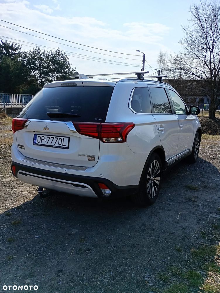 Mitsubishi Outlander - 4