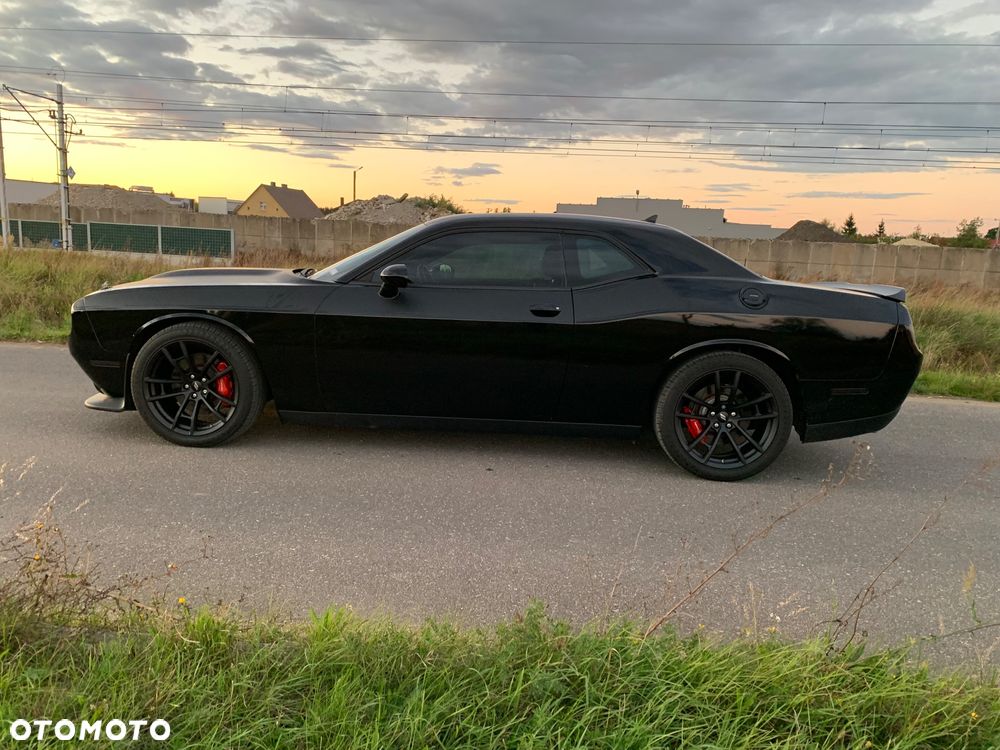 Dodge Challenger - 24