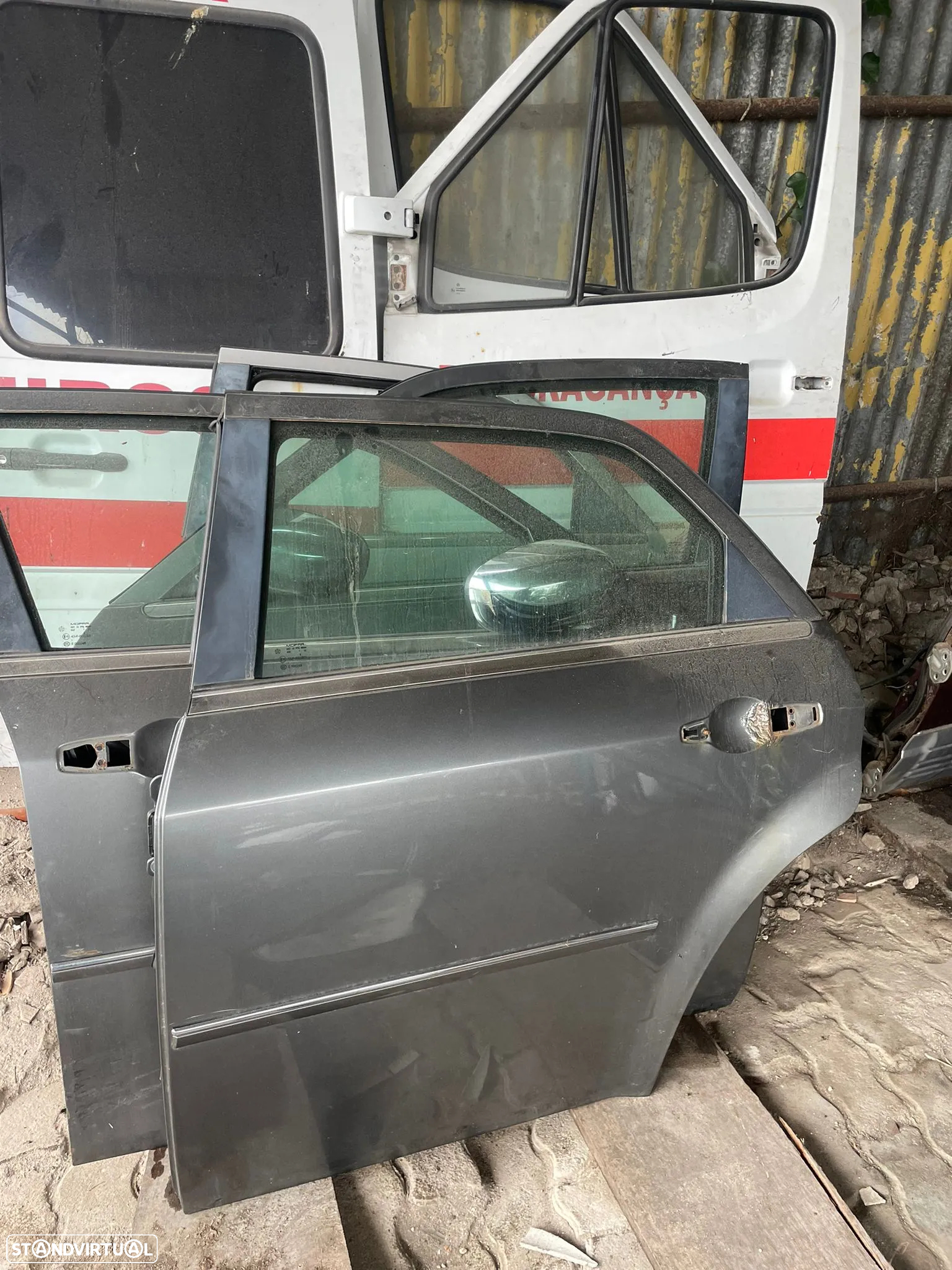 Porta traseira esquerda Chrysler 300C - 2