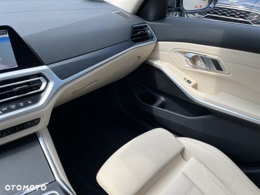 BMW Seria 3 330e Sport Line sport - 26