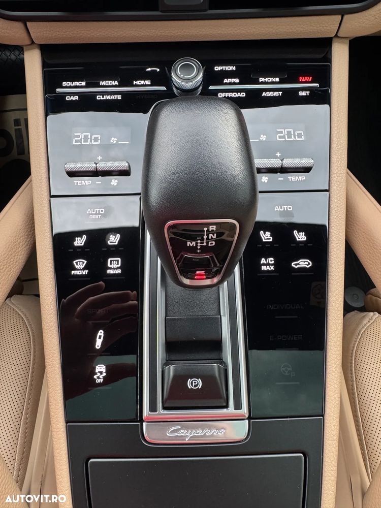 Porsche Cayenne - 24
