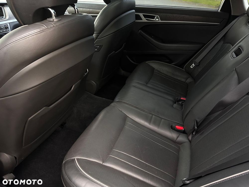 Hyundai Genesis 3.8 V6 GDI - 24
