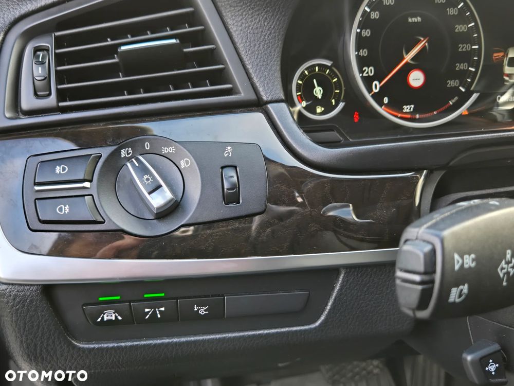 BMW Seria 5 528i xDrive - 8