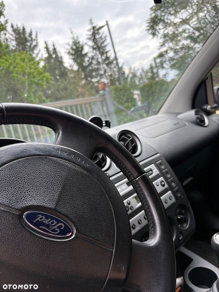Ford Fiesta 1.3 Ambiente - 8