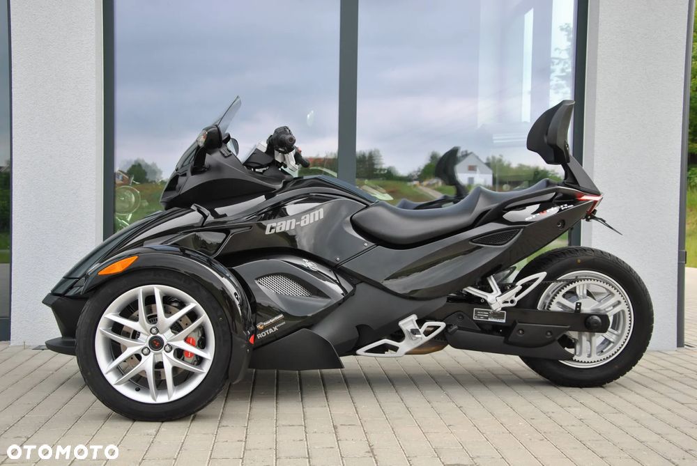 Can-Am Spyder - 2